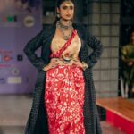 Debjani Deghuria Instagram - Happy to promote Odisha Handloom Treasures as the Showstopper for @odishafashionweek Season 1 held at @govt_iti.bbsr Designs : @earthy_hues_india Sarees : Talented weavers of @antaran_transformingcrafts from Maniabandha & Gopalpur Clusters Jewellery: @lcjsilver.lalchandjewellers HMU: @glamupbysonalii Styling: @sibiyansaron Choreographer: @prasantdasofficial Host : @thefootstepsofficial Co-Host : @keembadanti @odishamodelmirror