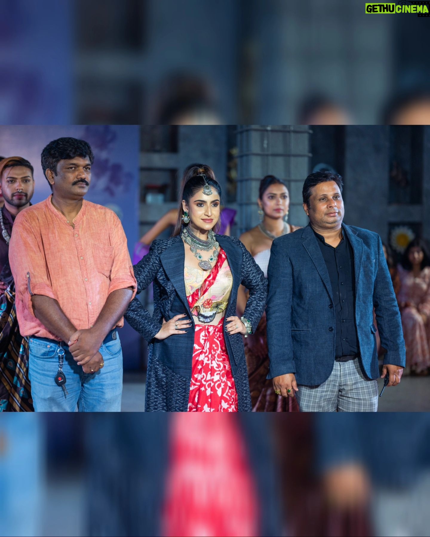 Debjani Deghuria Instagram - Happy to promote Odisha Handloom Treasures as the Showstopper for @odishafashionweek Season 1 held at @govt_iti.bbsr Designs : @earthy_hues_india Sarees : Talented weavers of @antaran_transformingcrafts from Maniabandha & Gopalpur Clusters Jewellery: @lcjsilver.lalchandjewellers HMU: @glamupbysonalii Styling: @sibiyansaron Choreographer: @prasantdasofficial Host : @thefootstepsofficial Co-Host : @keembadanti @odishamodelmirror