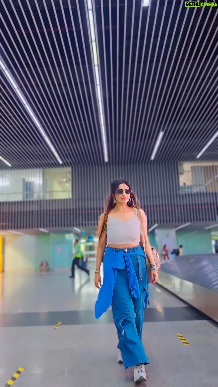 Debjani Deghuria Instagram - It's your Road And Yours Alone.....🩵 Reeling in the good vibes ✨️