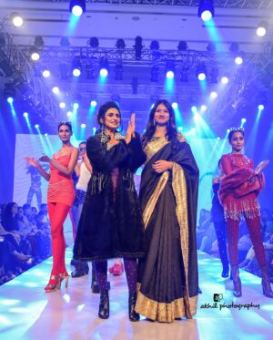 Debjani Deghuria Instagram - @lcjselection.bhubaneswar presents BHUBANESWAR RUNWAY WEEK season 10 👓 SHOWSTOPPER FOR @_duas_creation_ 

Stepping into the 90s glam time machine with satin, fur, and stockings - courtesy of Duas Creation. ✨ @_duas_creation_  @0_sareena_10 

SHOW DIRECTOR  @john_ajay_official 

Designer @_duas_creation_ 
Stylist- @ethenpradhan 
Backstage- manhee 
Photography by - @akhilphotography_ap 
Makeup @indulgethesalon 

#debjanideghuria #showstopper #bhubaneswar #bhubaneswarrunwayweek #bhubaneswarbuzz #actress #debjani #john #director #showstppper #bhubaneswarrunwayweeksesson10