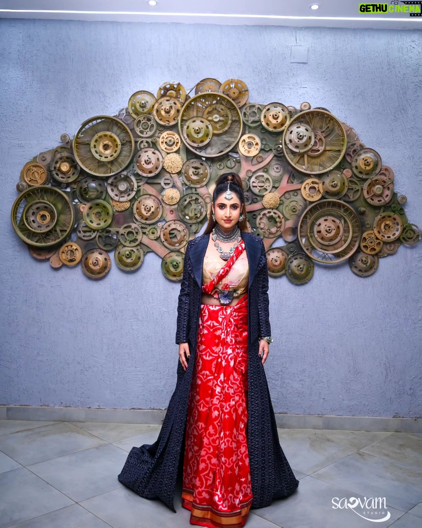 Debjani Deghuria Instagram - ❤️ Happy to promote Odisha Handloom Treasures as the Showstopper for @odishafashionweek Season 1 held at @govt_iti.bbsr Designs : @earthy_hues_india Sarees : Talented weavers of @antaran_transformingcrafts from Maniabandha & Gopalpur Clusters Jewellery: @lcjsilver.lalchandjewellers HMU: @glamupbysonalii Styling: @sibiyansaron Choreographer: @prasantdasofficial Host : @thefootstepsofficial Co-Host : @keembadanti @odishamodelmirror