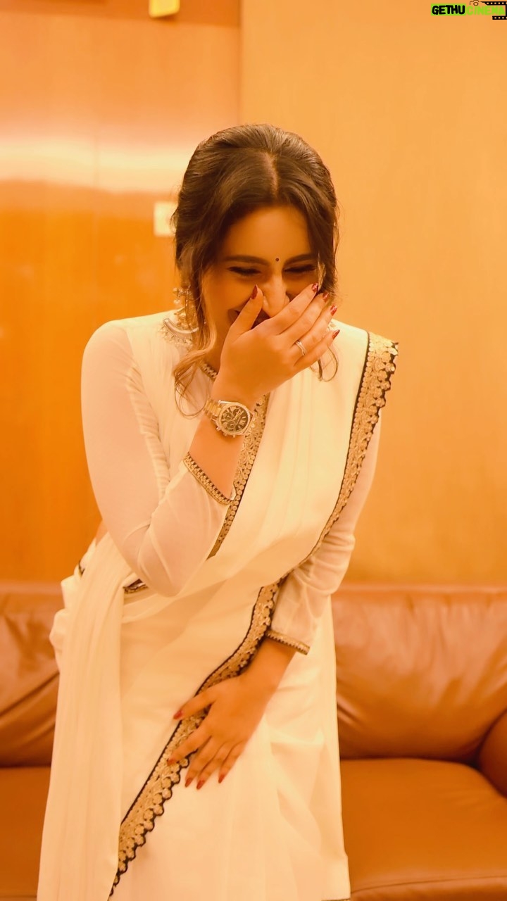 Debjani Deghuria Instagram - Dhirey Dhirey Bol Koi Sun Naa Le 🤦🏼♀️ ! Saree Swag On Point. ……. One snap at a time 🕶️🥻 ….. unexpected clicks, Everlasting Memories… Elegance in every fold @soulbyindian Candid captured @rajendra_pic