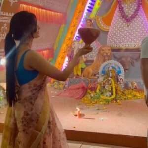 Debjani Modak Instagram - Swipe right to see the failed attempt of my mandatory Durga pujo pose!😊