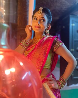 Debjani Modak Instagram - ✨✨

Jewellery- @jewelerybysusmitha 
Bangles- @durga5497