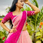 Debjani Modak Instagram - Leh jaye jaane kaha hawain hawain..🎼
