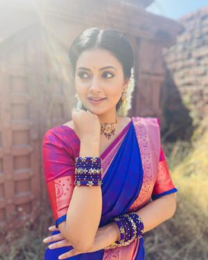 Debjani Modak Instagram - Faith💜 

Hand accessories @durga5497
Wearing - @anjalidesigners