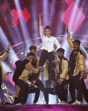 Debjani Modak Instagram - 🤔 about this performance??

#dance #performer #suntv #awards #awardshow #🔥 #gratitude