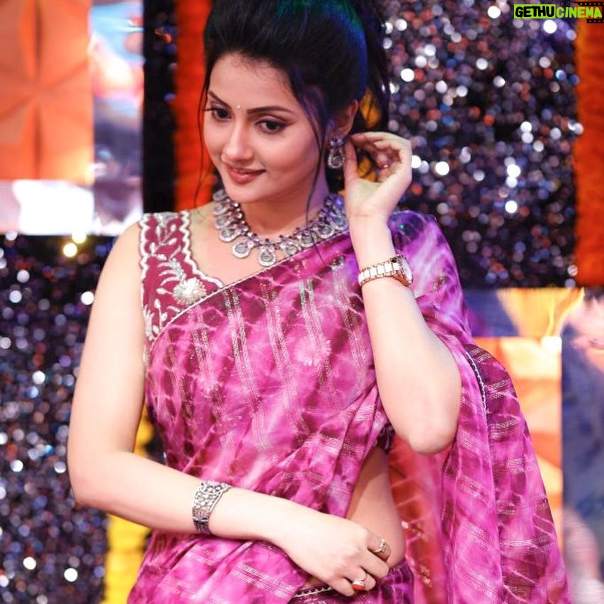 Debjani Modak - 26.5K Likes - π
@neelias_official