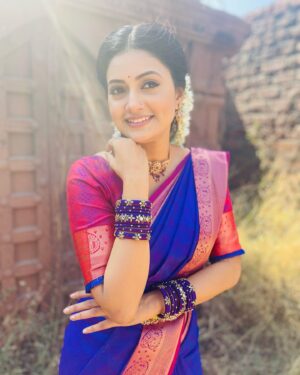 Debjani Modak Instagram - Faith💜 

Hand accessories @durga5497
Wearing - @anjalidesigners