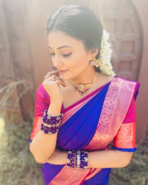 Debjani Modak Instagram - Faith💜 

Hand accessories @durga5497
Wearing - @anjalidesigners