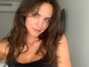 Deborah Mace Instagram - Crazy week ahead but super excited 😊 Also, I got a lot of messages asking me why I haven’t posted on YouTube.What type of content would you want to see? 🙏✨❤️ #mondayvibes