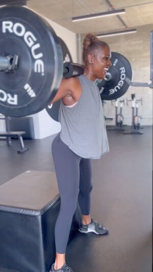 Deborah Joy Winans Instagram - Lower Body w/ @deborahjoywinans 

4 Exercises ⬇️ 

1. Box Squat
3 x 8-10 reps

2. Step Up
3 x 8-10 reps per leg 

3. Kettlebell Swing 
3 x 12-15 reps 

4. Single Leg Hip Thrust 
3 x 10-12 reps per leg