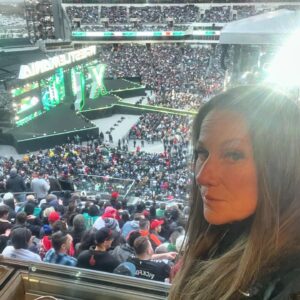 Debrah Miceli Instagram - Nothing like #WrestleMania!

The atmosphere is electric and the stage couldn’t be any bigger! #LetsGo

#WWE #WWEHOF #QueenOfCarnage