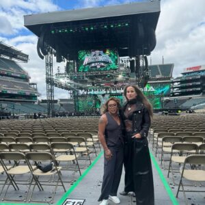 Debrah Miceli Instagram - More photos with some unbelievably talented people and #WWE Hall of Famers!

#WrestleMania weekend always provides a great opportunity not only to see big matches and moments, but ti catch up with old friends.

#WWEHOF #WWERaw @wwe @undertaker @bull__nakano