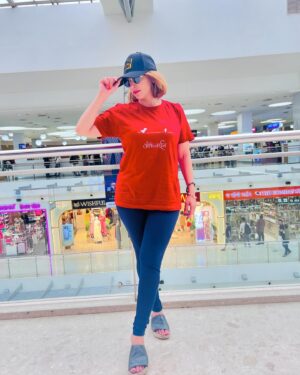 Deepali Pansare Instagram - This offline t-shirt made it to my online account 😅
🧢 & 👕 @marathitshirts 
#marathitshirts  #deepalipansare #comfort