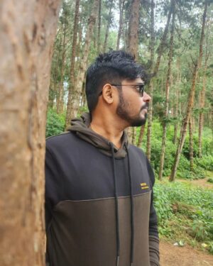 Deepika Tripathy Instagram - #pine forest#ooty# nature#with husband#feeling awesome 👌#❤️❤️ #🧿