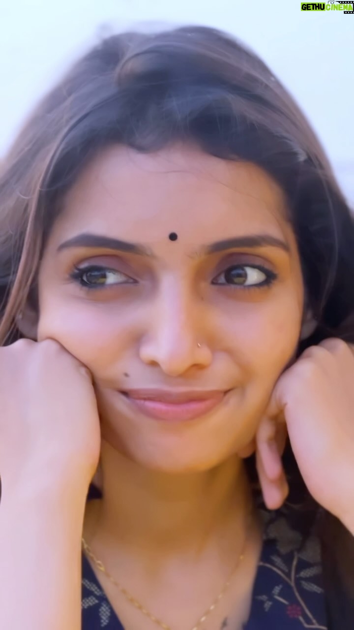 Deepika Damu Instagram - Chumma porapokkula 😅 #nomakeup #kanaakaanumkaalangal #vijaytelevision #disneyplushotstartamil #deepikainkanaakaanumkaalangal #deepuuinkanaaasharitha #deepuuharitha #deepuuharithakanaa #harithatomboy #deepuutomboy #deepuuharithatomboy #deepuureels #deepuuofficial #reels #deepuuinsaree #ᴛʀᴇɴᴅɪɴɢʀᴇᴇʟs #dancevideo #jodiareuready #jodiareuready💃🕺 #deepikadamu #deepikajodi