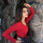 Deepika Damu Instagram - Radiate positive vibes>> #kanaakaanumkaalangal #vijaytelevision #disneyplushotstartamil #deepikainkanaakaanumkaalangal #deepuuinkanaaasharitha #deepuuharitha #deepuuharithakanaa #harithatomboy #deepuutomboy #deepuuharithatomboy #deepuureels #deepuuofficial #reels #deepuuinsaree #ᴛʀᴇɴᴅɪɴɢʀᴇᴇʟs #dancevideo