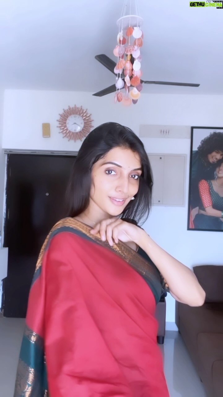 Deepika Damu Instagram - Marakkuma marakkuma ✨❤️ Saree from @weddingstudio_skar #kanaakaanumkaalangal #vijaytelevision #disneyplushotstartamil #deepikainkanaakaanumkaalangal #deepuuinkanaaasharitha #deepuuharitha #deepuuharithakanaa #harithatomboy #deepuutomboy #deepuuharithatomboy #deepuureels #deepuuofficial #reels #deepuuinsaree #ᴛʀᴇɴᴅɪɴɢʀᴇᴇʟs #dancevideo
