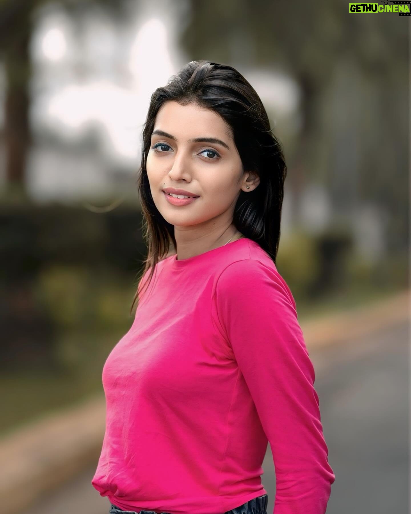 Deepika Damu Instagram - Meendum orumurai🙈❤️ 📸: @_.tamill.__ #no makeup #kanaakaanumkaalangal #vijaytelevision #disneyplushotstartamil #deepikainkanaakaanumkaalangal #deepuuinkanaaasharitha #deepuuharitha #deepuuharithakanaa #harithatomboy #deepuutomboy #deepuuharithatomboy #deepuureels #deepuuofficial #reels #deepuuinsaree #ᴛʀᴇɴᴅɪɴɢʀᴇᴇʟs #dancevideo #jodiareuready #jodiareuready💃🕺 #deepikadamu #deepikajodi