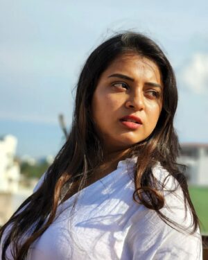 Deepthi Rajendra Instagram - Look at the sunny side of everything 🌞 

Styling by @nithyakumaresan_mua 
Captured by @abishekrajgowda