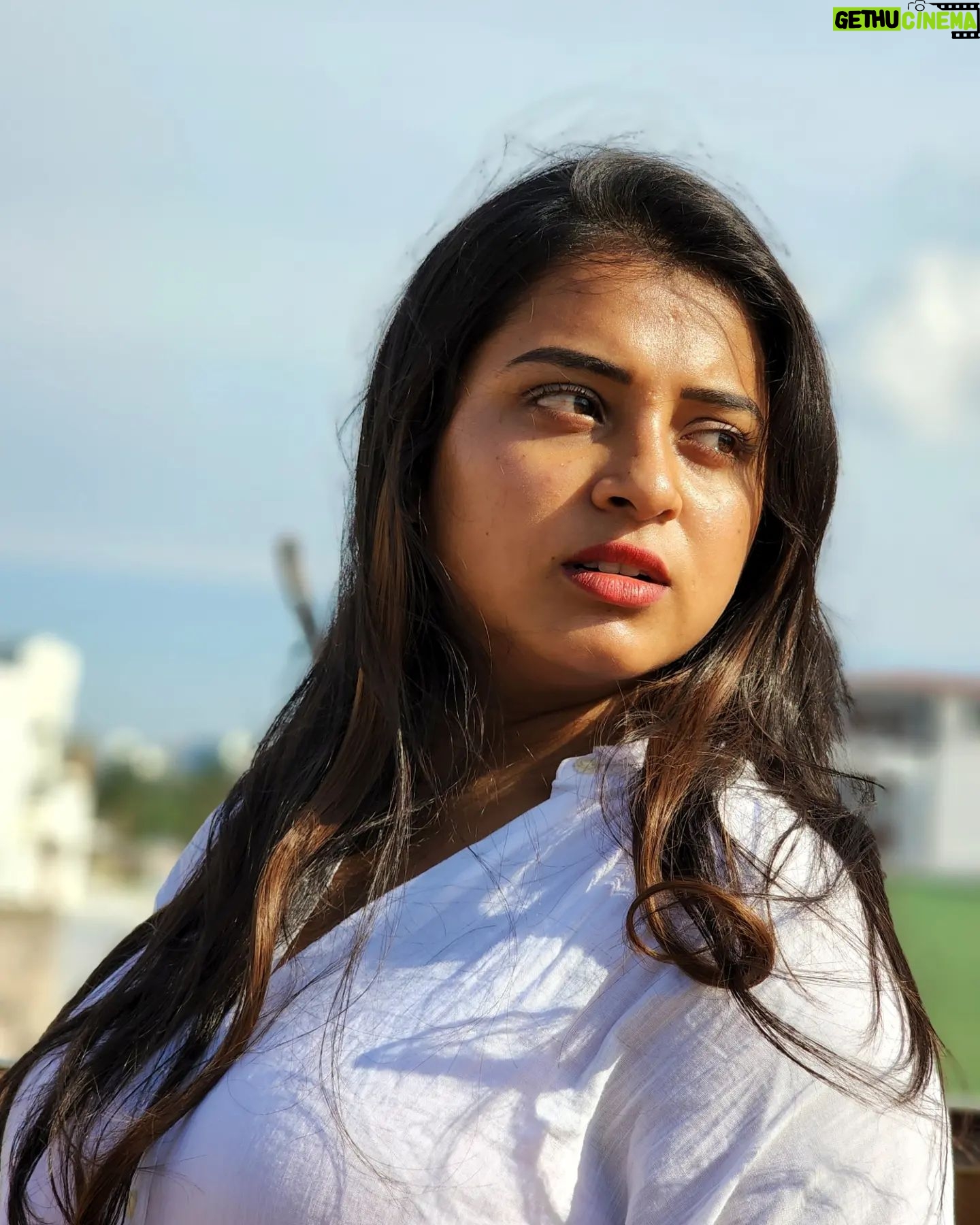 Deepthi Rajendra - 15.3K Likes - Look at the sunny side of everything 🌞
Styling by @nithyakumaresan_mua
Captured by @abishekrajgowda