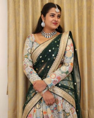 Deepthi Rajendra Instagram - 🦚

.

Costume: @mokshe_rental_destination 
Jewels: @krishya_bridal_collections