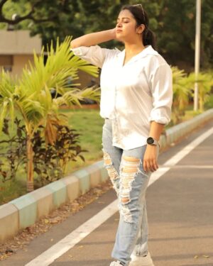 Deepthi Rajendra Instagram - YOU GLOW, GIRL ⭐️

Pc: @itsnavas_zone

#suntv #deepthirajendra #dr #skv2023 #skv #skvdance
#sunkudumbamvirudhugal2023 #skvrehearsal #suntvserial #malini #sundarimalini #sundari #priyamanathozhi #sangavi