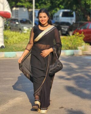 Deepthi Rajendra Instagram - There's something about Black 💯🖤

#skv2023 #sunkudumbamvirudhugal2023 #suntv
#deepthirajendra #DR