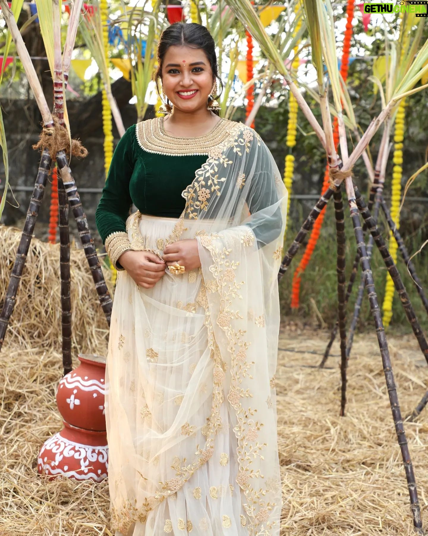 Deepthi Rajendra - 3.9K Likes - Iniya Pongal Nalvaazhthukkal 🙏🏻✨️
🥻@designed_by_sindhu
💎 @chennai_jazz
Hair by @sandy_de_stylist_
#happypongal #pongal2023