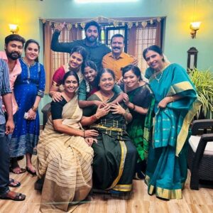 Deepthi Rajendra Instagram - We have made it to 500 episodes today !! 🥺❤️ Thank you 🙏🏻
Yours forever gratefully ~

"SUNDARI " Family 💕

@suntv @gabrellasellus_official @jishnumen_official @shreegopika__neelanath @manohar._.krishnan @minnaldeepa_official @aravish_actor @prvaralakshmi @indumathy_manikandan