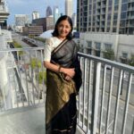 Deepti Naval Instagram - The Gala at the Atlanta India Film Festival where I also got to present my book and do a read for the audience was quite delightful! Sari @raw_mango