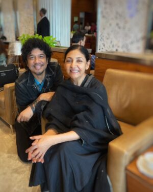 Deepti Naval Instagram - Lovely running into Papon at the airport this morning, the hugely talented singer whose song ‘Tere mere Ishq ka’ for ‘Goldfish’ is my hot favourite these days . . . Just love the way he has sung it! Do check it out! @goldfishthefilm @paponmusic @deeptinavalmovies #deeptinavalmovies