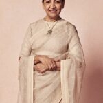 Deepti Naval Instagram - My look has been designed by Sabhyasachi. Certainly made me feel regal! Sari, jewelry and accessories - @sabyasachiofficial Styled by - @who_wore_what_when Photography - @shauryakandwal