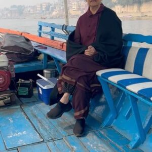 Deepti Naval Instagram - In Banaras for the Lit Fest. Off now to go hunting for Banarasi silk saris, my big passion! 🥰 but of course I’m always looking for the simplest designs that are hard to find. Everything seems so over the top, and I’m a minimalist.