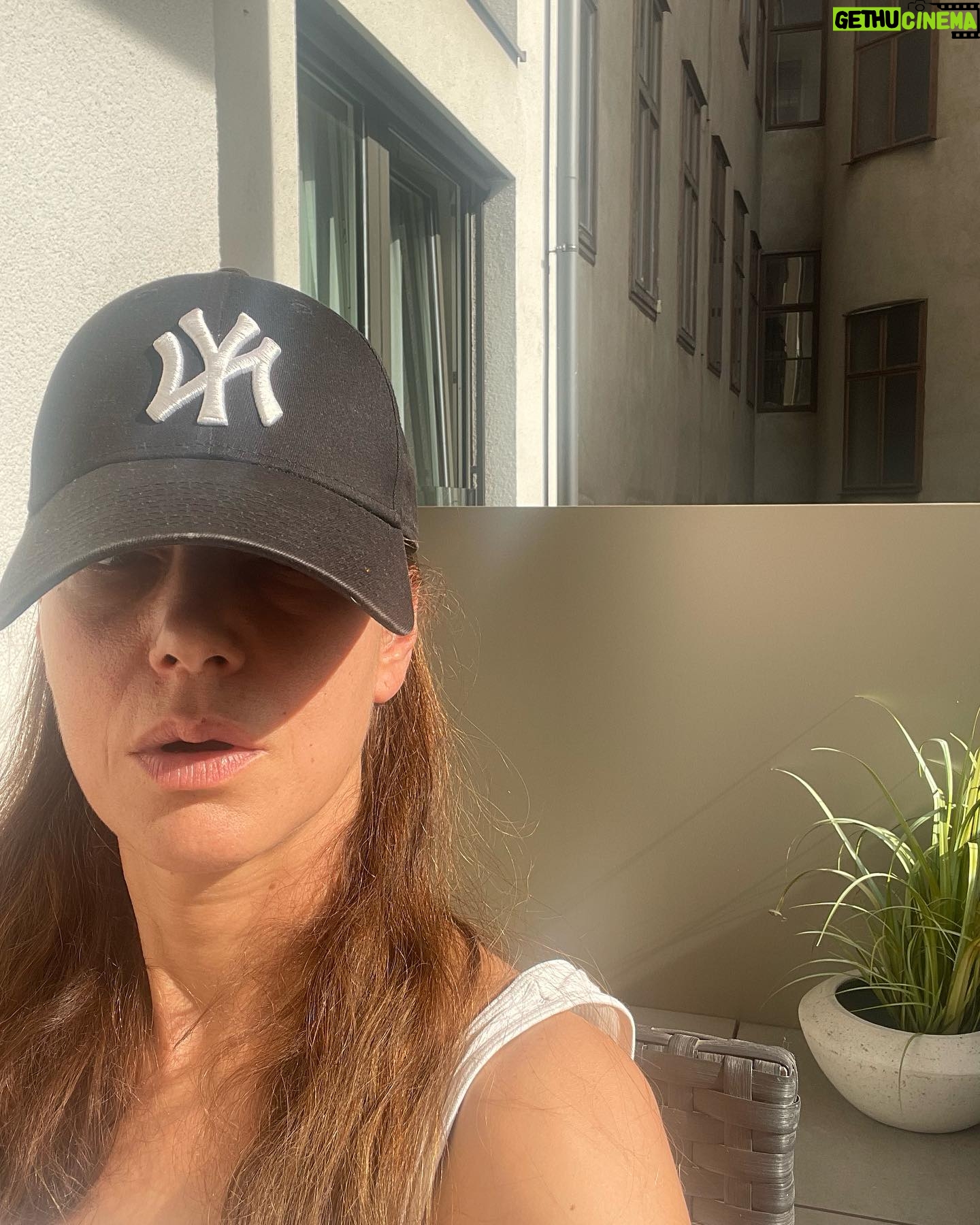 Defne Kayalar Instagram - Tatilde kötü alışkanlıklar serbest mi 💭
