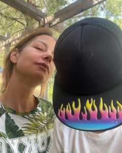 Defne Kayalar Instagram - Yan bakanlar, yan yatanlar 🐴 📸: @baranozdemirr