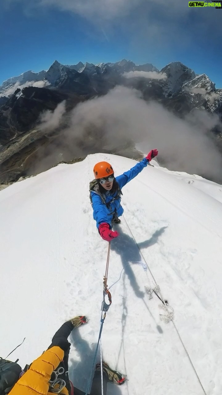Della Dartyan - 3 Likes - 📍Lobuche East Peak 6119 Mdpl
#latepost masih banyak foto dan video di Himalaya yang belum sempat dipost rupanya 😌
All gear @eigeradventure
