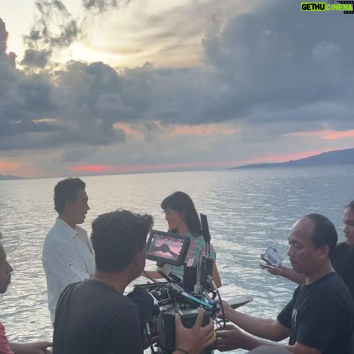 Della Dartyan - 3 Likes - Sedikit BTS : Ellyas Pical.
Episode terakhir 5 dan 6 sudah tayang di @primevideoid 🥊🔥