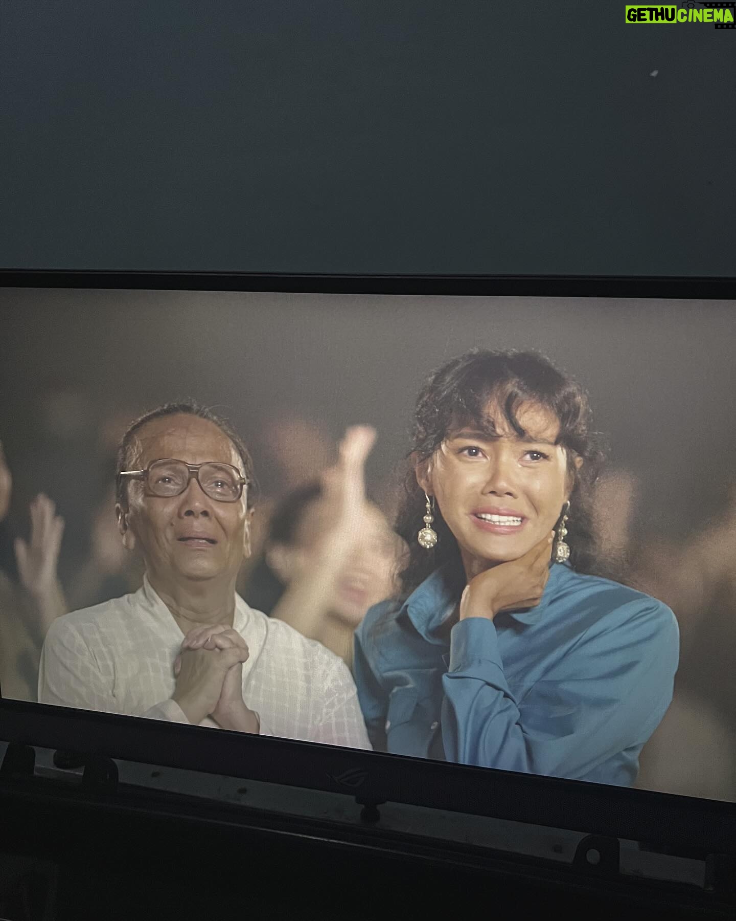 Della Dartyan - 3 Likes - Sedikit BTS : Ellyas Pical.
Episode terakhir 5 dan 6 sudah tayang di @primevideoid 🥊🔥