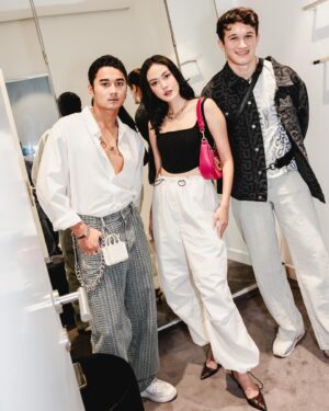 Della Dartyan Instagram - Indulging in the timeless elegance of Marc Jacobs Resort 2023 – where style meets unforgettable moments. ✨
@marcjacobs @gapluxury