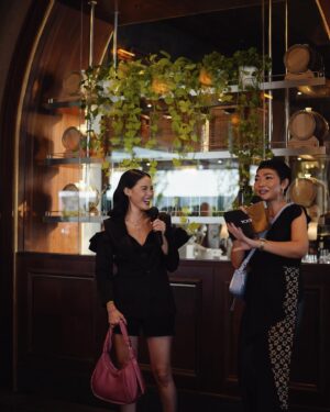 Della Dartyan Instagram - Launching into a world of style and sophistication with @tumitravel's exclusive club. Elevate your travel experience. #Tumiindonesia #tumiexclusivesclub ✈️✨
📸 @aaronkurniawan23
