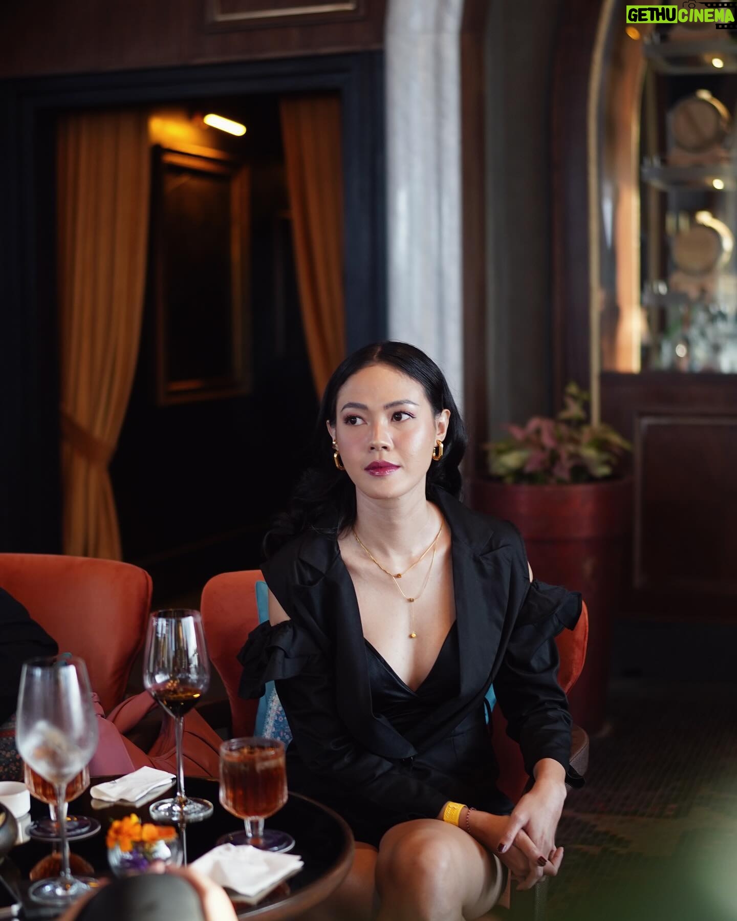 Della Dartyan - 3 Likes - Launching into a world of style and sophistication with @tumitravel's exclusive club. Elevate your travel experience. #Tumiindonesia #tumiexclusivesclub ✈️✨
📸 @aaronkurniawan23