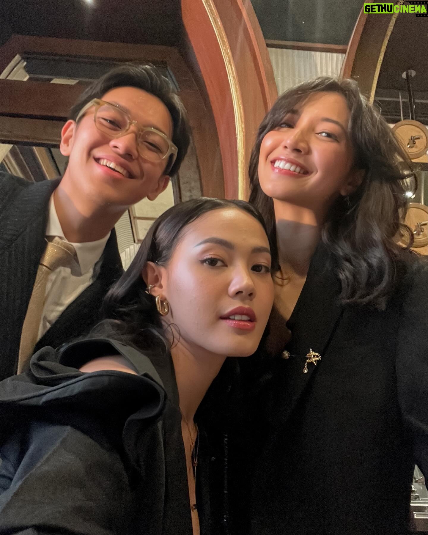 Della Dartyan - 3 Likes - Launching into a world of style and sophistication with @tumitravel's exclusive club. Elevate your travel experience. #Tumiindonesia #tumiexclusivesclub ✈️✨
📸 @aaronkurniawan23