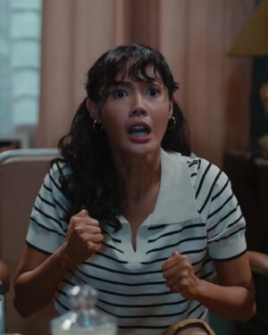 Della Dartyan Instagram - Ellyas Pical sudah tayang di @primevideoid ✨

Akhirnya bisa posting look ini. Rina Siahaya, salah satu karakter yang paling berkesan untukku. 

Par @drg.rina_siahaya Mama Rina danke banya su kasi doa deng berkat. Danke lai su sabar deng beta walaupun beta batanya paleng banya slama riset par periapan syuting 💙🫶🏻🤗