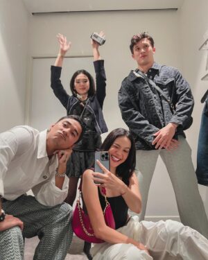 Della Dartyan Instagram - Indulging in the timeless elegance of Marc Jacobs Resort 2023 – where style meets unforgettable moments. ✨
@marcjacobs @gapluxury