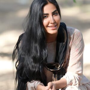 Delnya Mohammadi Instagram - فیلمی سینەمایی لەبیرم مەكە) 
سینەما واتا :
باش دەركەوتن نەك  جوان دەركەوتن🦋
@soryaz_photography