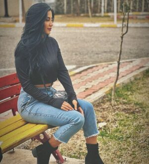 Delnya Mohammadi Instagram - من وام 🦋
چەنێک نەرم ھێندەش زبر
چەنێک ئاسان ھێندەش سەخت 
چەنێک ڕۆشن ھێندەش تاریک 
ھەر یەکەیان بۆ کاتی خۆی..
بۆ شوێنی خۆی...
بۆ کەسی خۆی ...