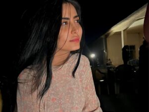 Delnya Mohammadi Instagram - فیلمی سینەمایی لەبیرم مەكە) 
سینەما واتا :
باش دەركەوتن نەك  جوان دەركەوتن🦋
@soryaz_photography