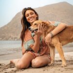 Delphine Wespiser Instagram - C’était au Cap Vert un peu avant Noël Rencontre inattendue sur la plage 🐚🐕 #capeverde #caboverde